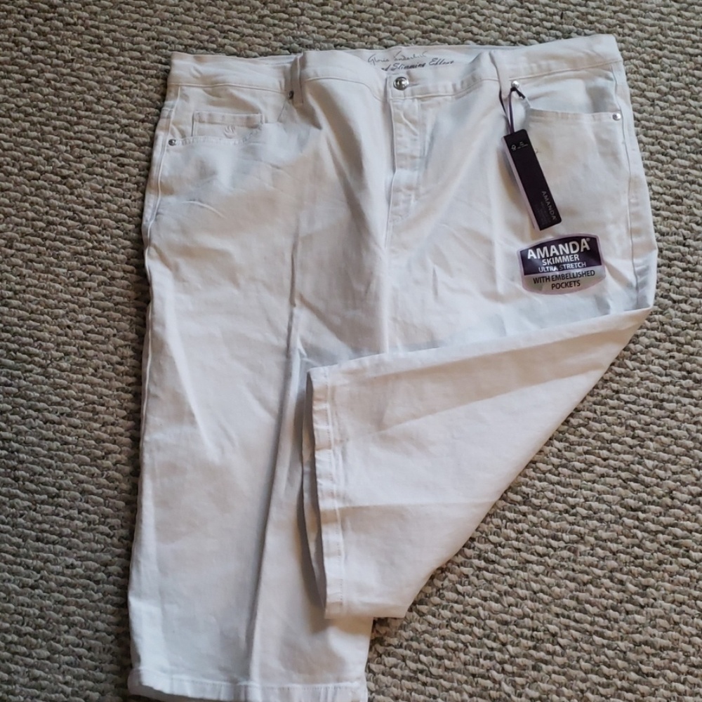 Gloria Vanderbilt Slimming Capris New tags 22W